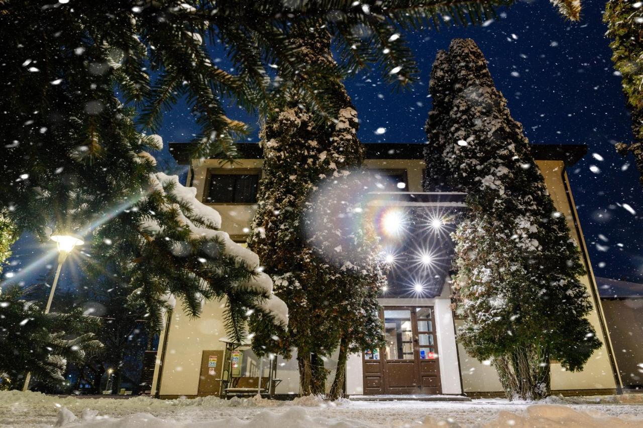 Conacul Domnesc Hotel Scheia Екстериор снимка