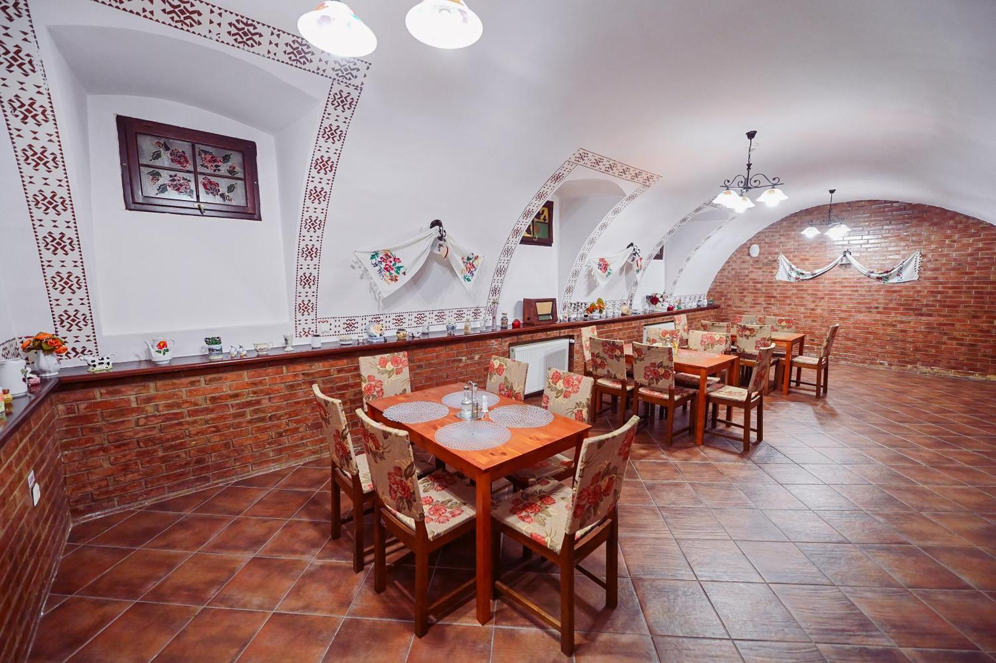 Conacul Domnesc Hotel Scheia Екстериор снимка