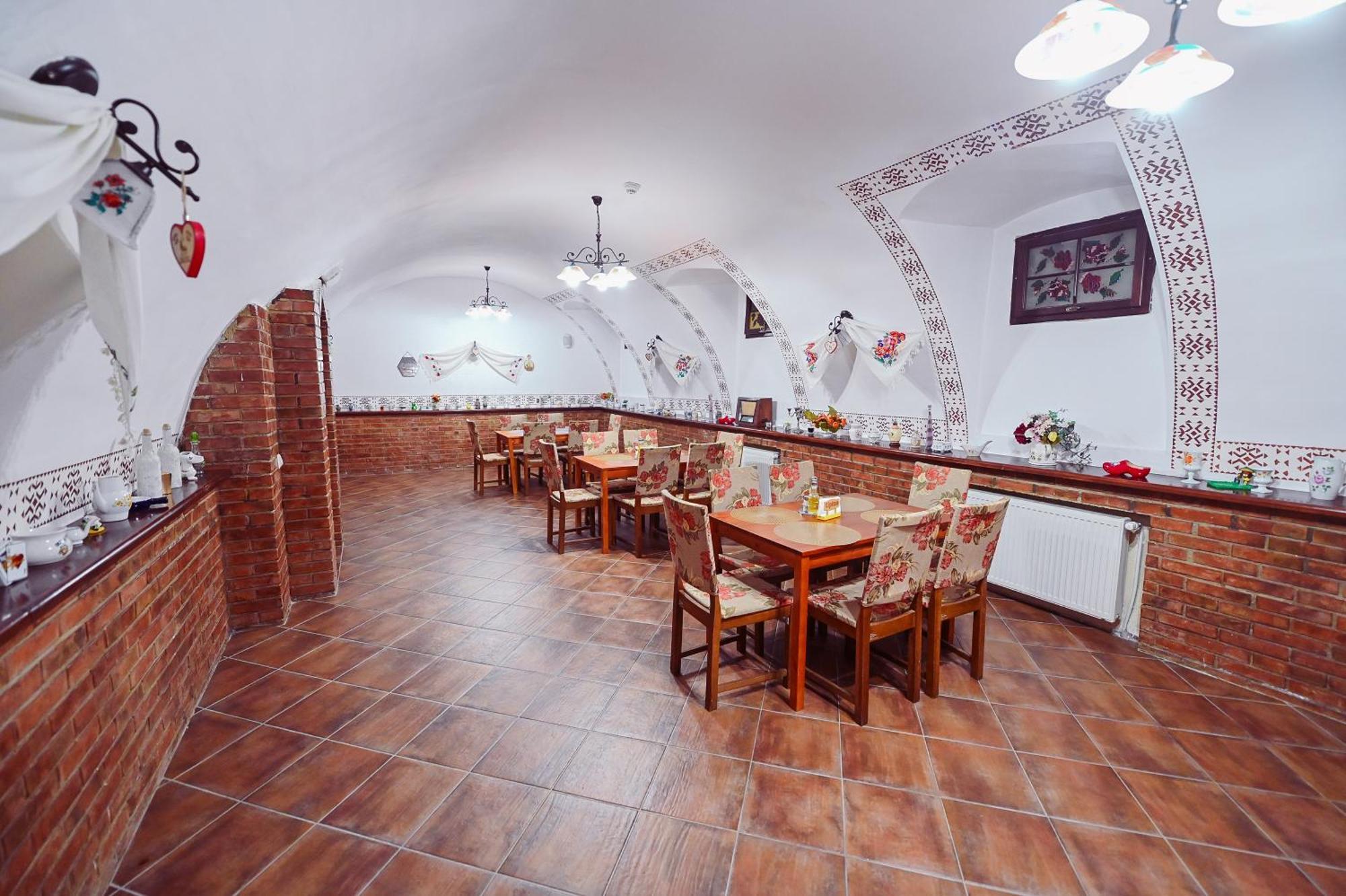 Conacul Domnesc Hotel Scheia Екстериор снимка