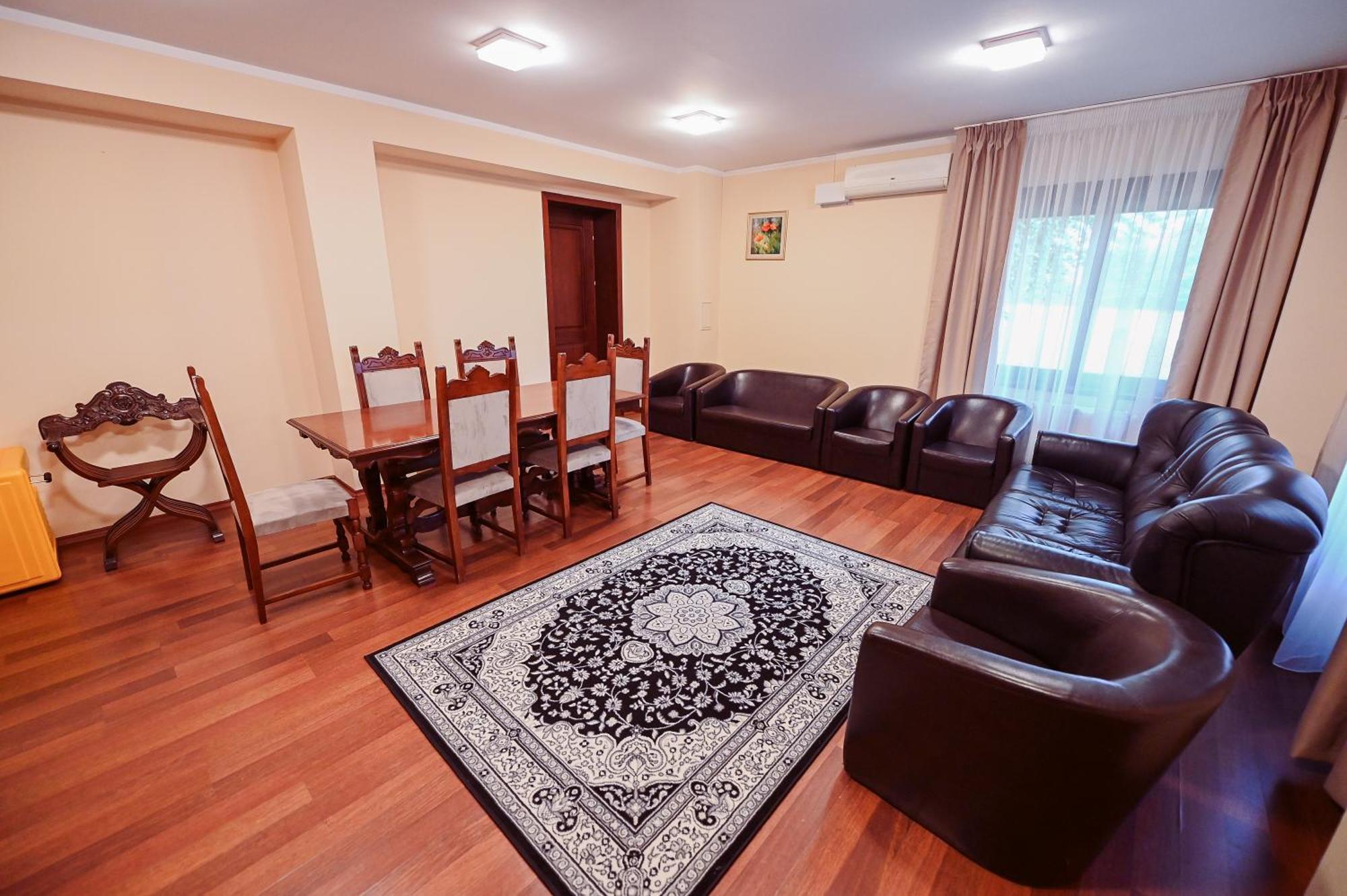 Conacul Domnesc Hotel Scheia Екстериор снимка