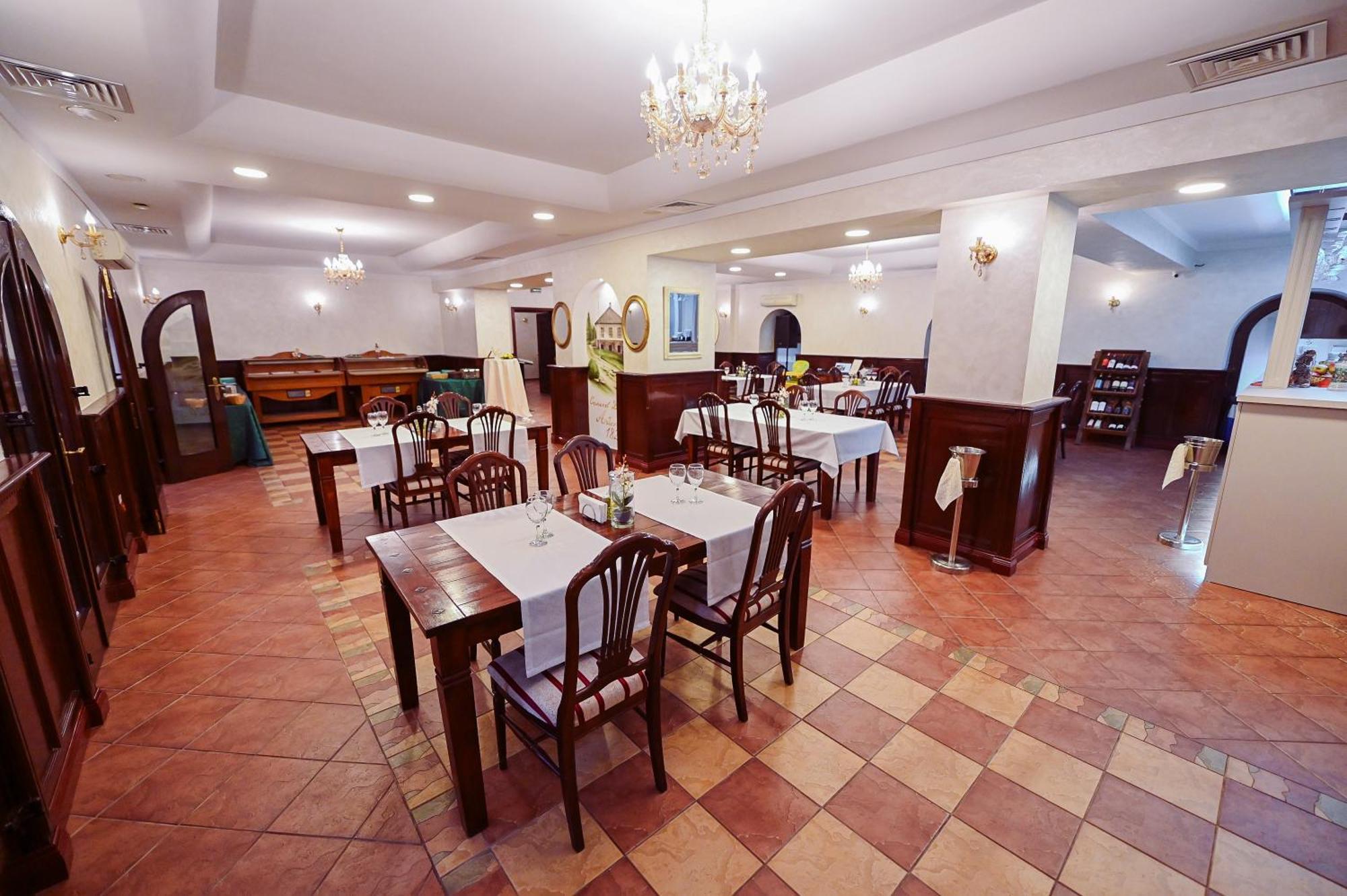 Conacul Domnesc Hotel Scheia Екстериор снимка