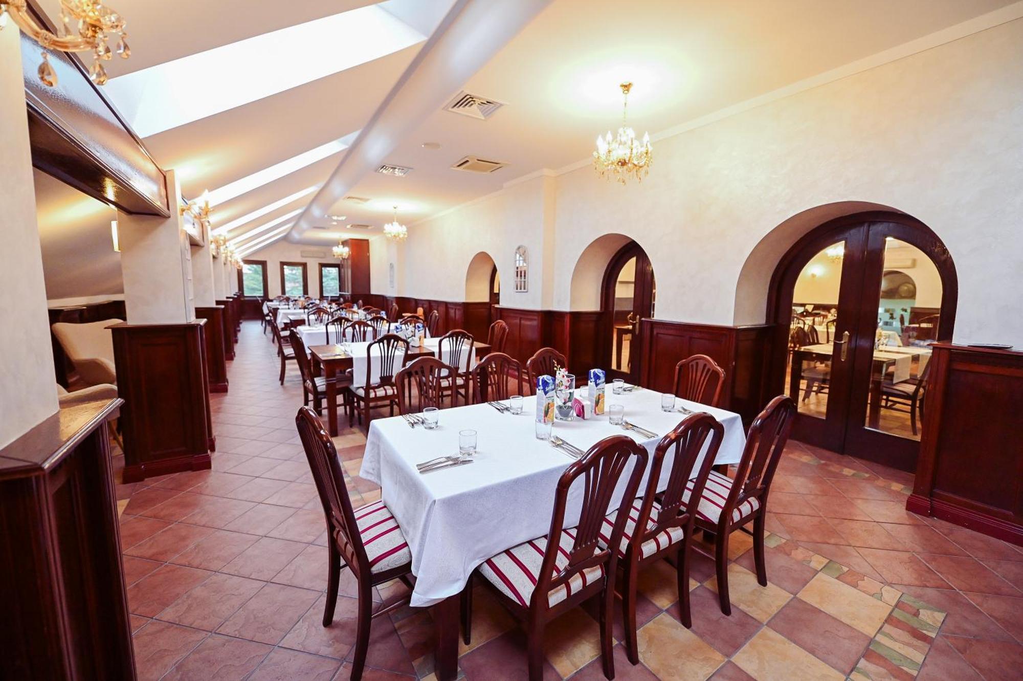 Conacul Domnesc Hotel Scheia Екстериор снимка