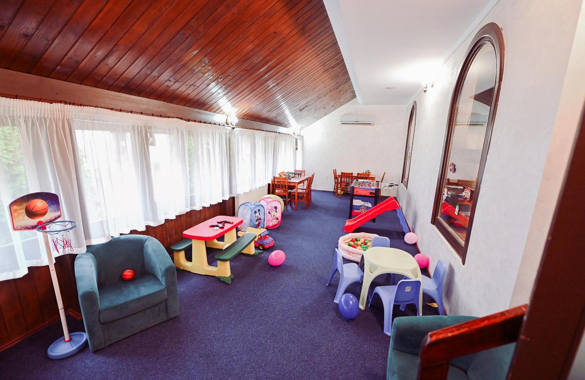 Conacul Domnesc Hotel Scheia Екстериор снимка