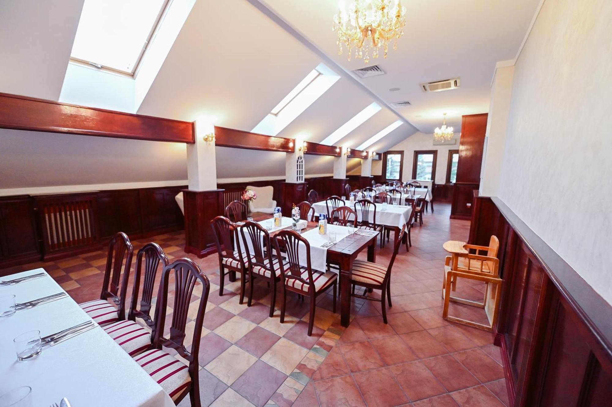 Conacul Domnesc Hotel Scheia Екстериор снимка