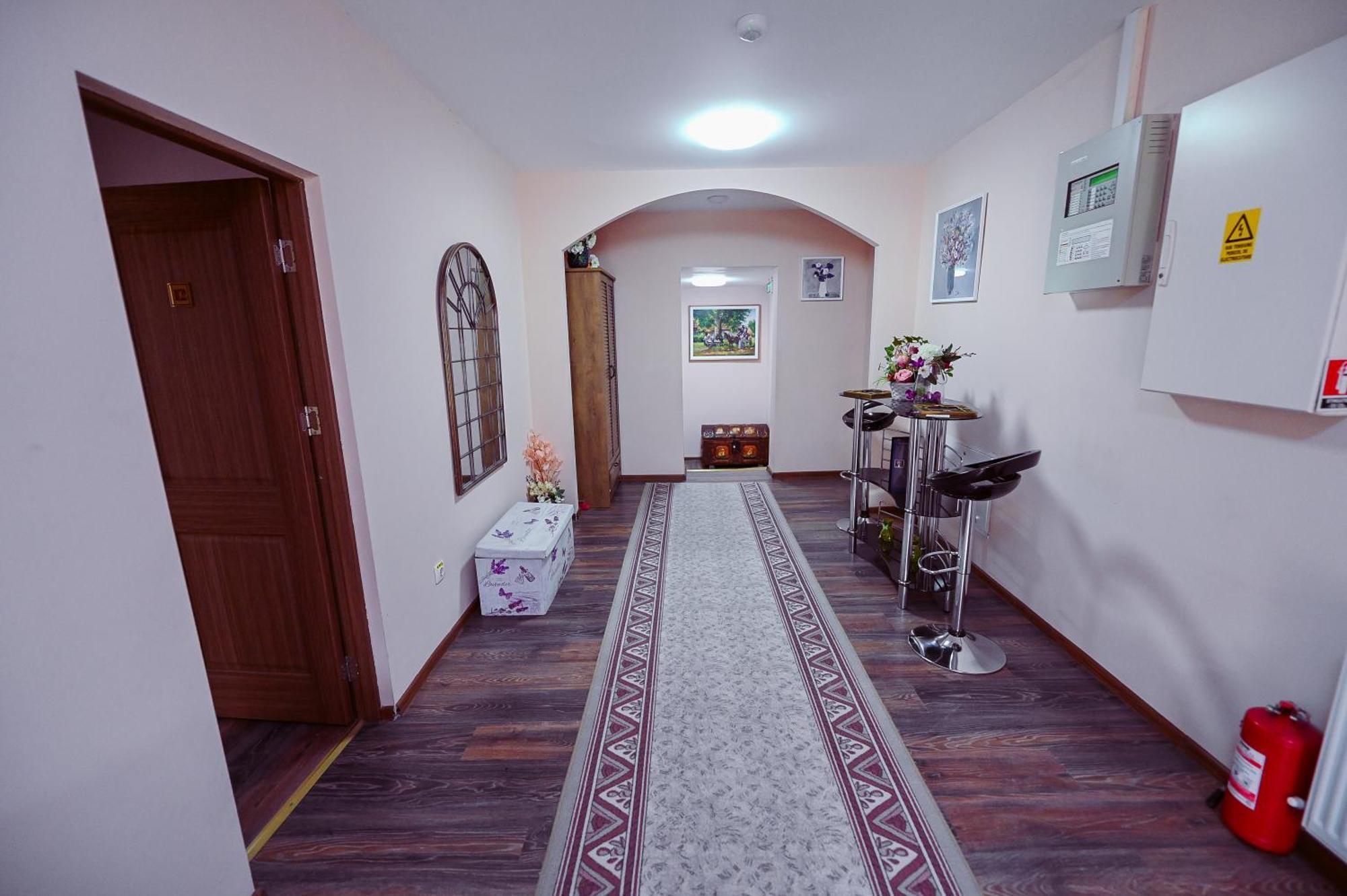 Conacul Domnesc Hotel Scheia Екстериор снимка
