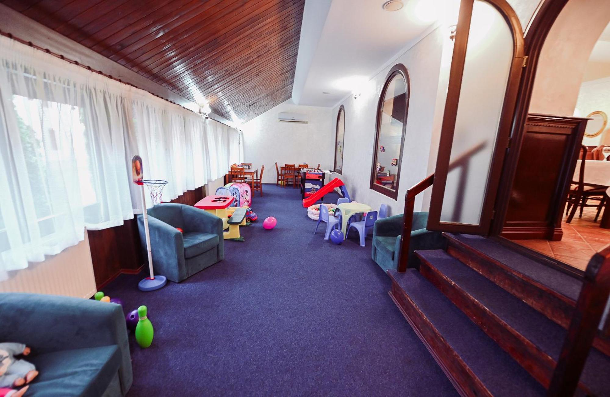 Conacul Domnesc Hotel Scheia Екстериор снимка