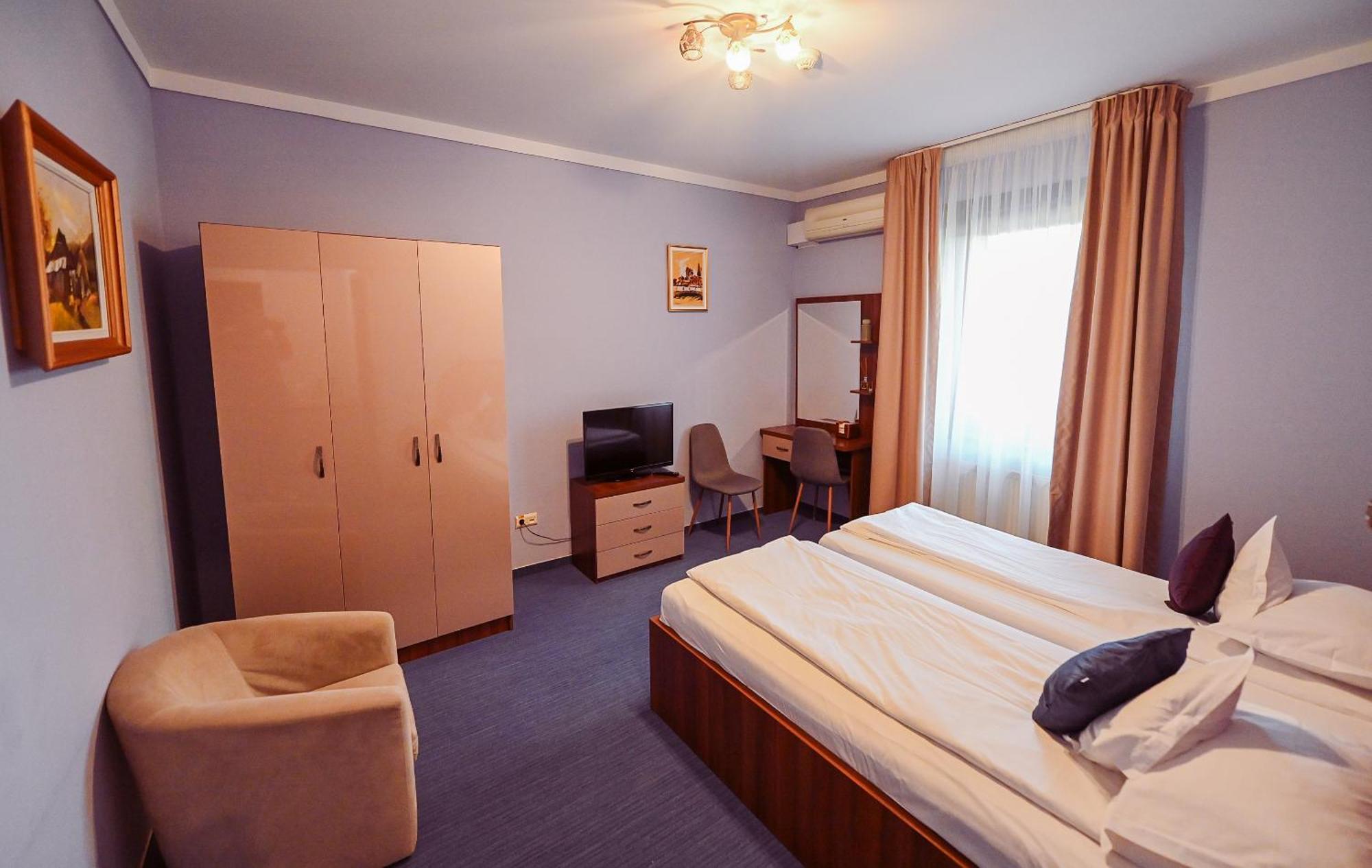Conacul Domnesc Hotel Scheia Екстериор снимка