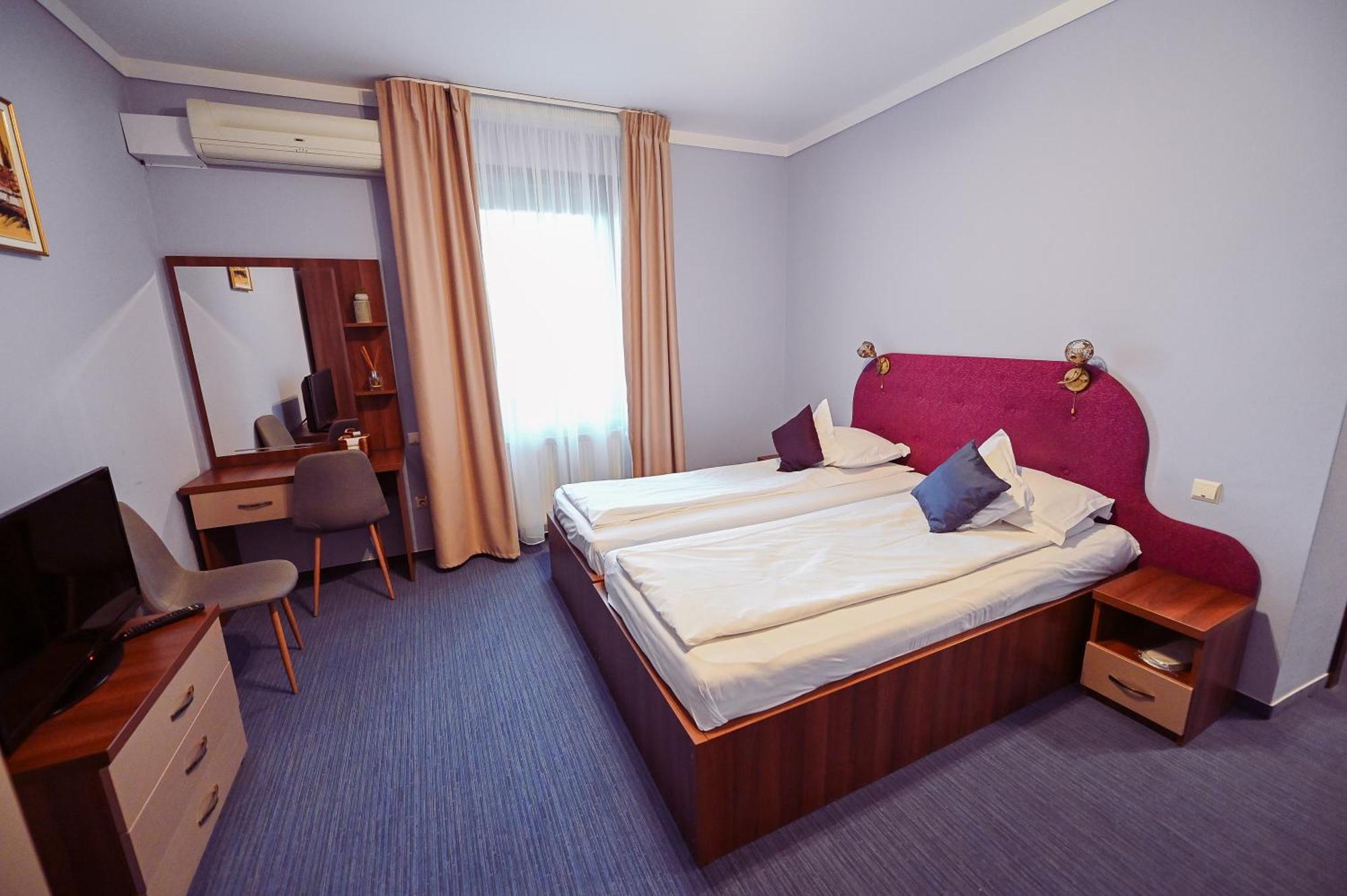 Conacul Domnesc Hotel Scheia Екстериор снимка