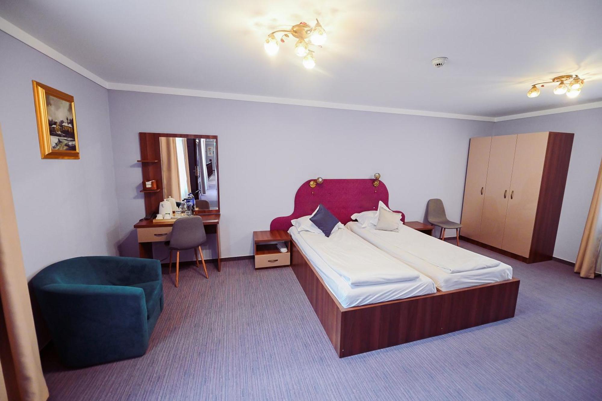 Conacul Domnesc Hotel Scheia Екстериор снимка