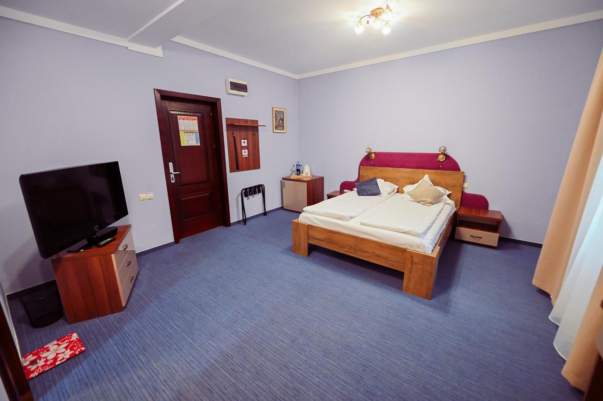 Conacul Domnesc Hotel Scheia Екстериор снимка