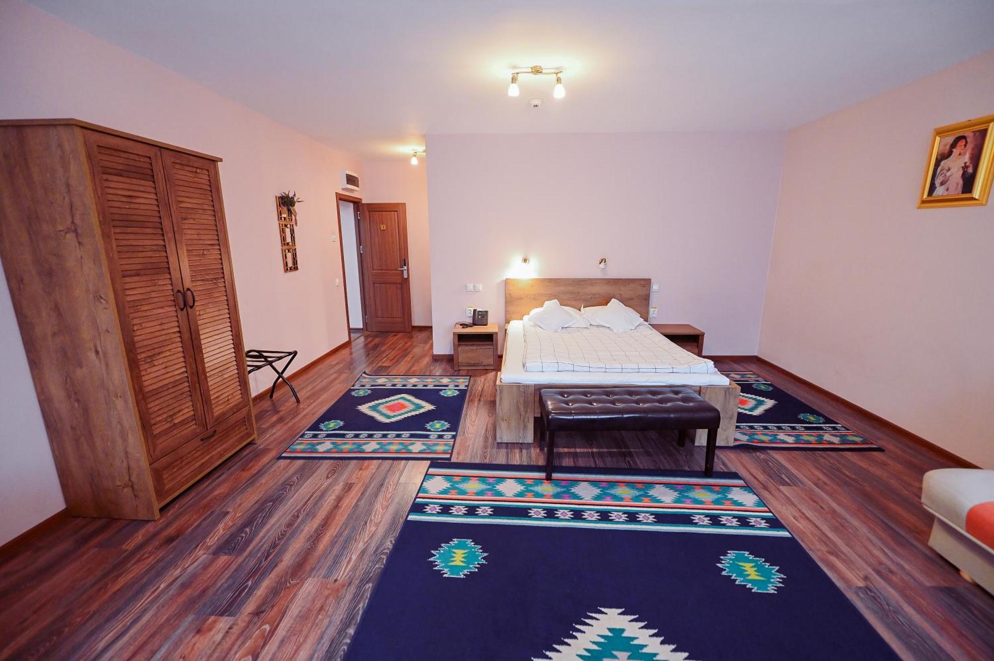 Conacul Domnesc Hotel Scheia Екстериор снимка