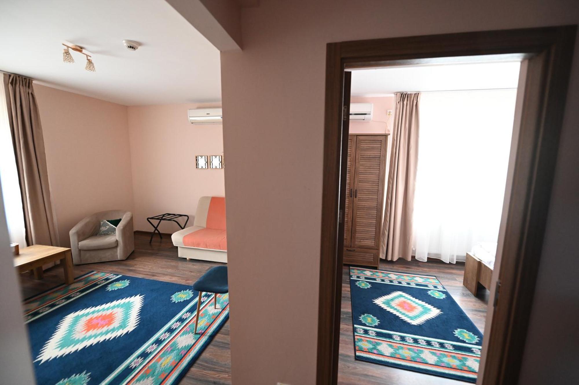 Conacul Domnesc Hotel Scheia Екстериор снимка